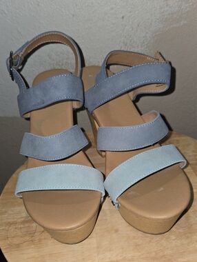 Women’s Two-Tone Blue Strappy Platform Sandal